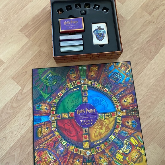 HARRY POTTER TRIVIA BOARD GAME - Picture 4 of 5
